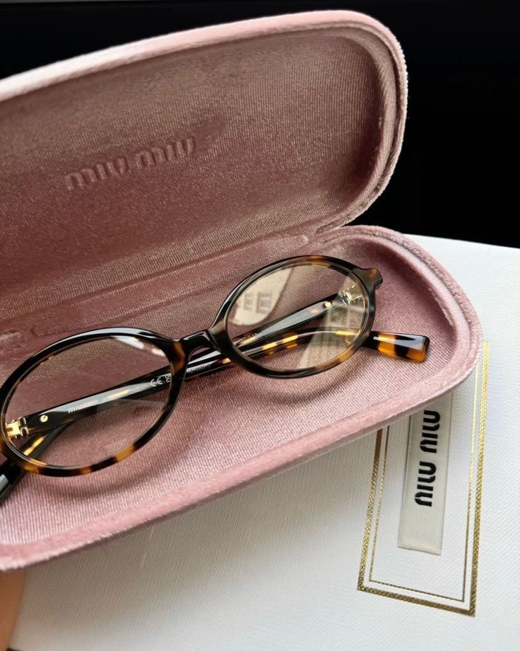 Miu Miu Oval Brown Transparent T-2