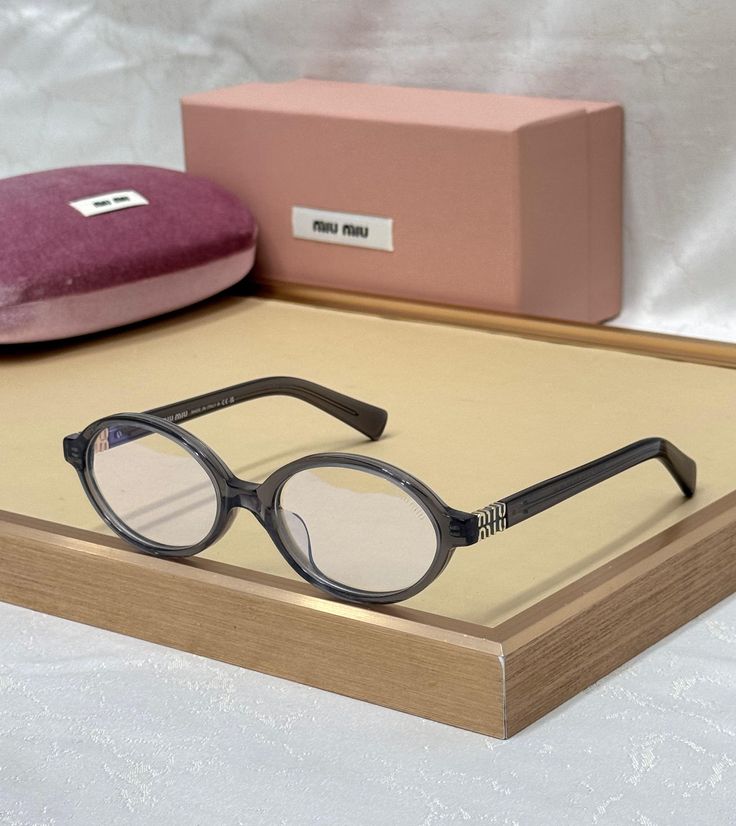 Miu Miu Oval Black Transparent T-1