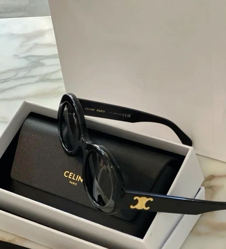 Celine Oval CV-23