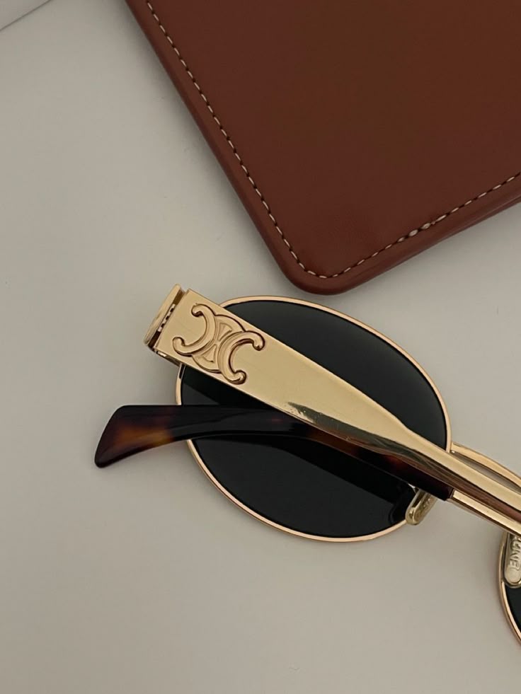 Metal Celine Green C-16