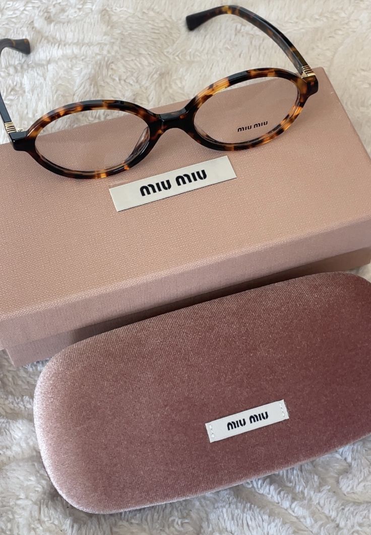 Miu Miu Oval Brown Transparent T-2