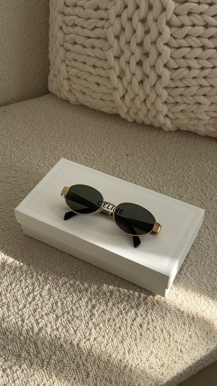 Metal Celine Green C-16