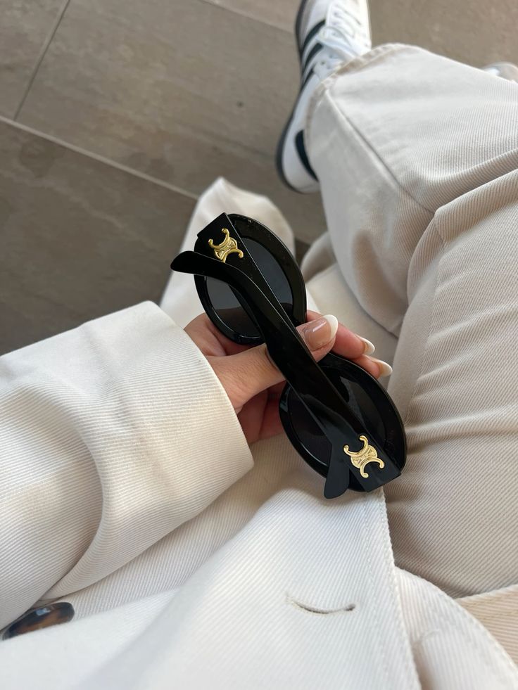 Celine Oval CV-23